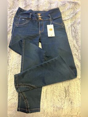 Jeans Colombiano High-Rise Dark Blue  with Decorative Hem
